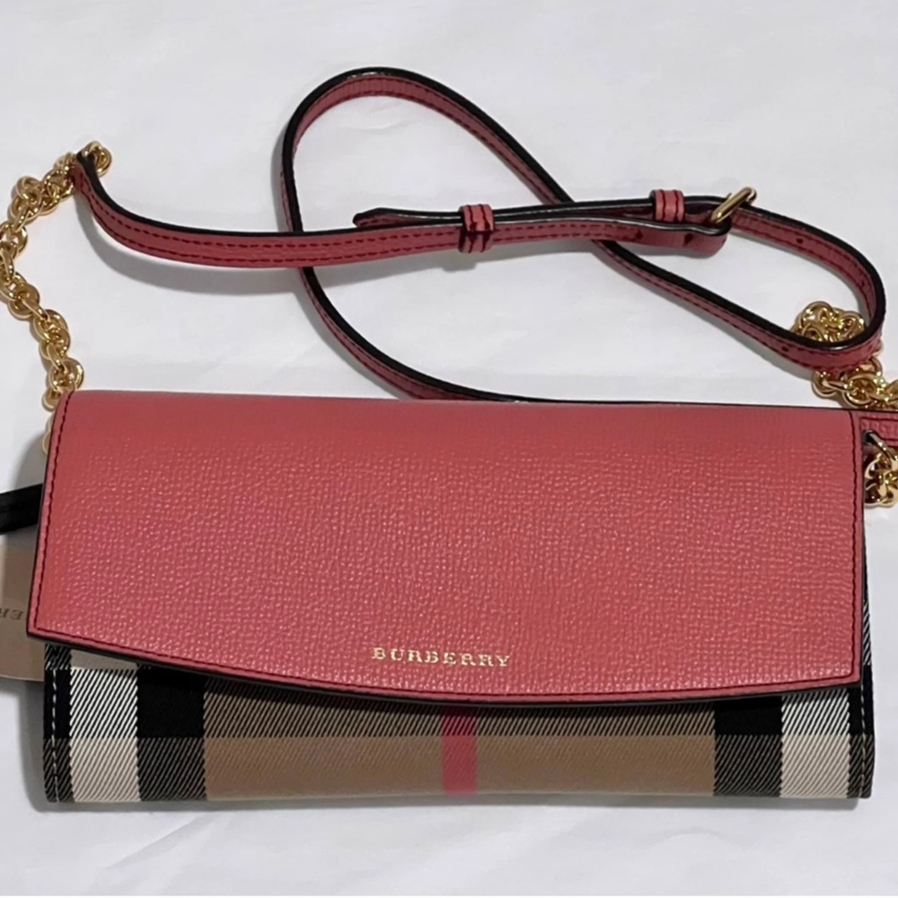 Burberry chain on wallet